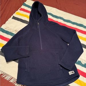 North Face Quarter zip w/ front pocket